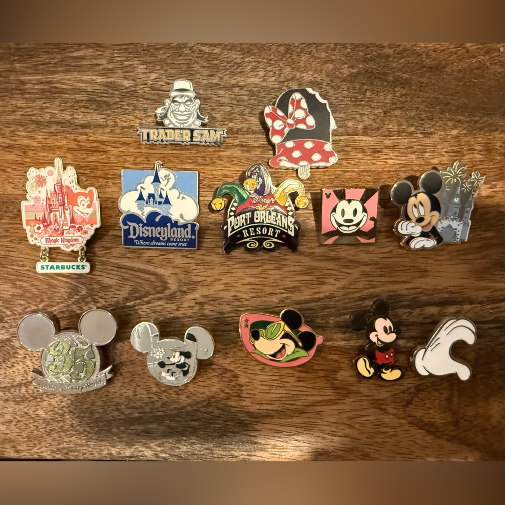 Disney Colorful Character Pin Set